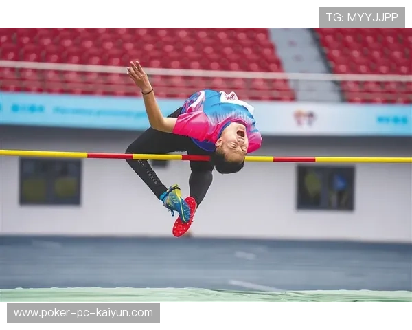 “2025世界运动会东安湖赛场：飞跃障碍，跑酷运动员勇攀高峰”